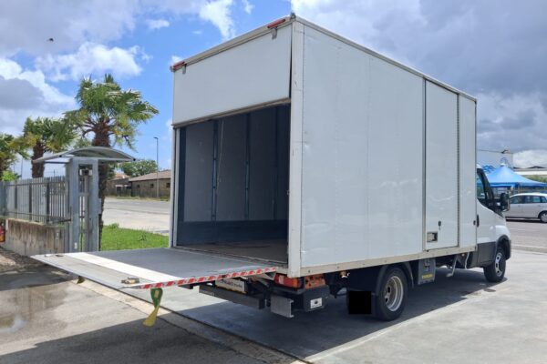 Iveco Daily Furgonato con Sponda KM: 93.254 - immagine 13