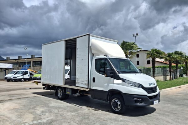 Iveco Daily Furgonato con Sponda KM: 93.254 - immagine 15