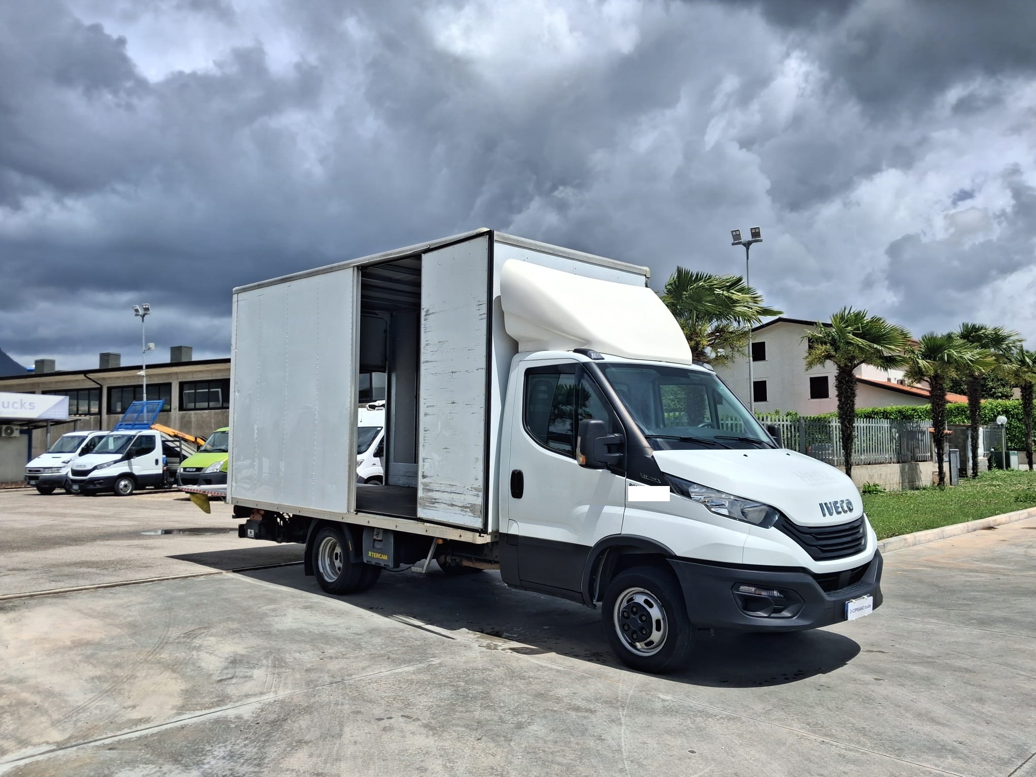 Iveco Daily Furgonato con Sponda KM: 93.254 - immagine 15