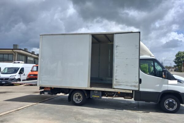 Iveco Daily Furgonato con Sponda KM: 93.254 - immagine 16