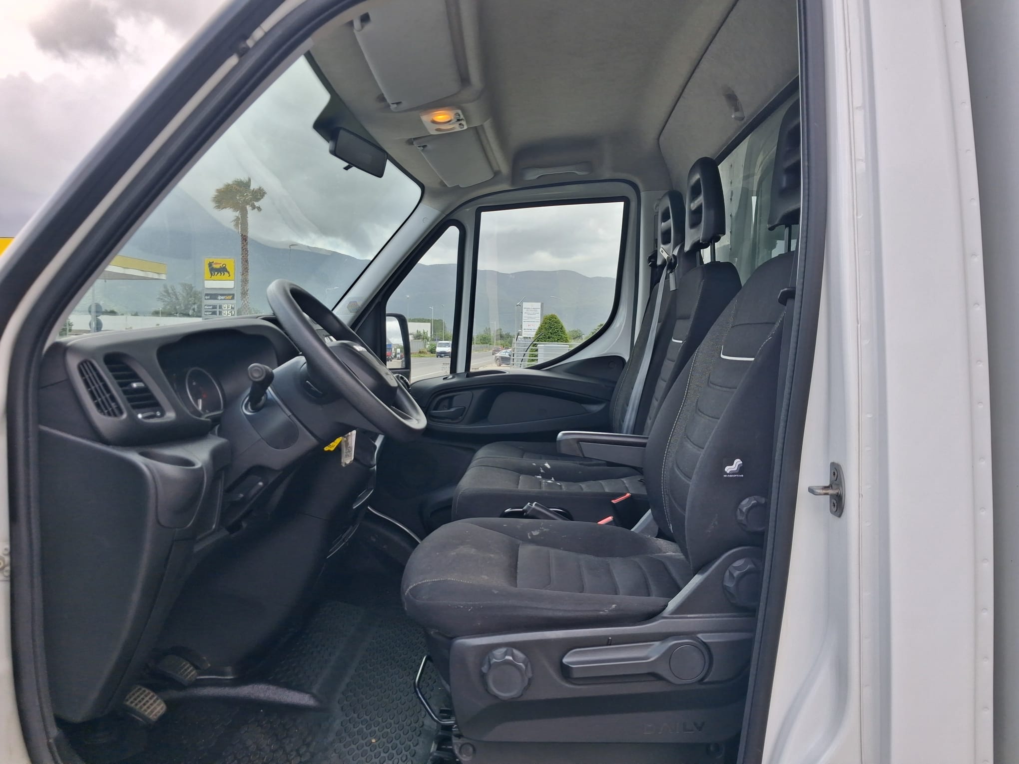 Iveco Daily Furgonato con Sponda KM: 93.254 - immagine 17
