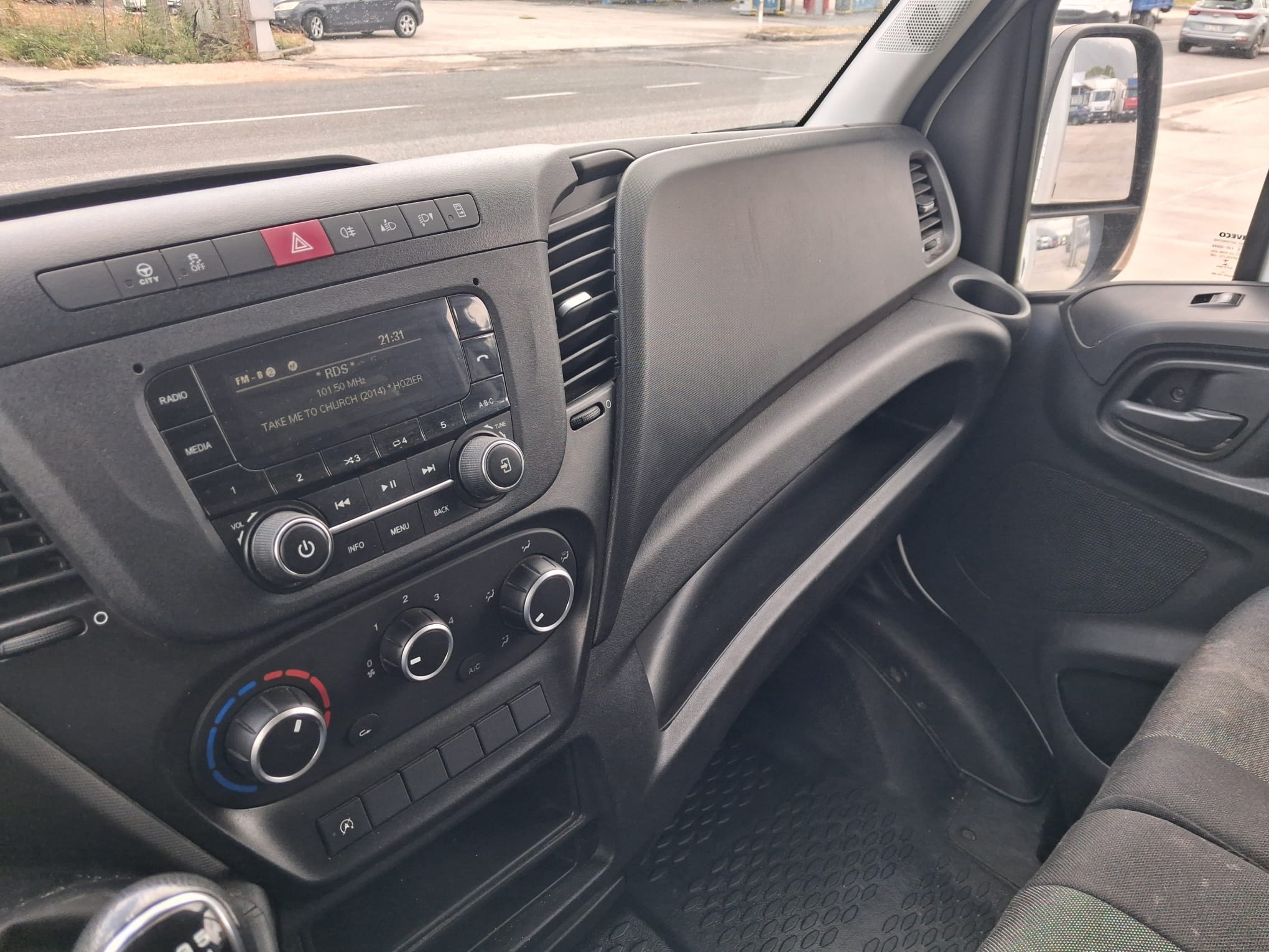 Iveco Daily Furgonato con Sponda KM: 93.254 - immagine 18