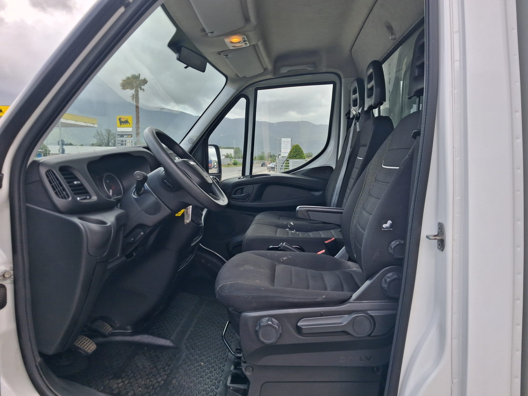 Iveco Daily Furgonato con Sponda KM: 93.254 - immagine 20