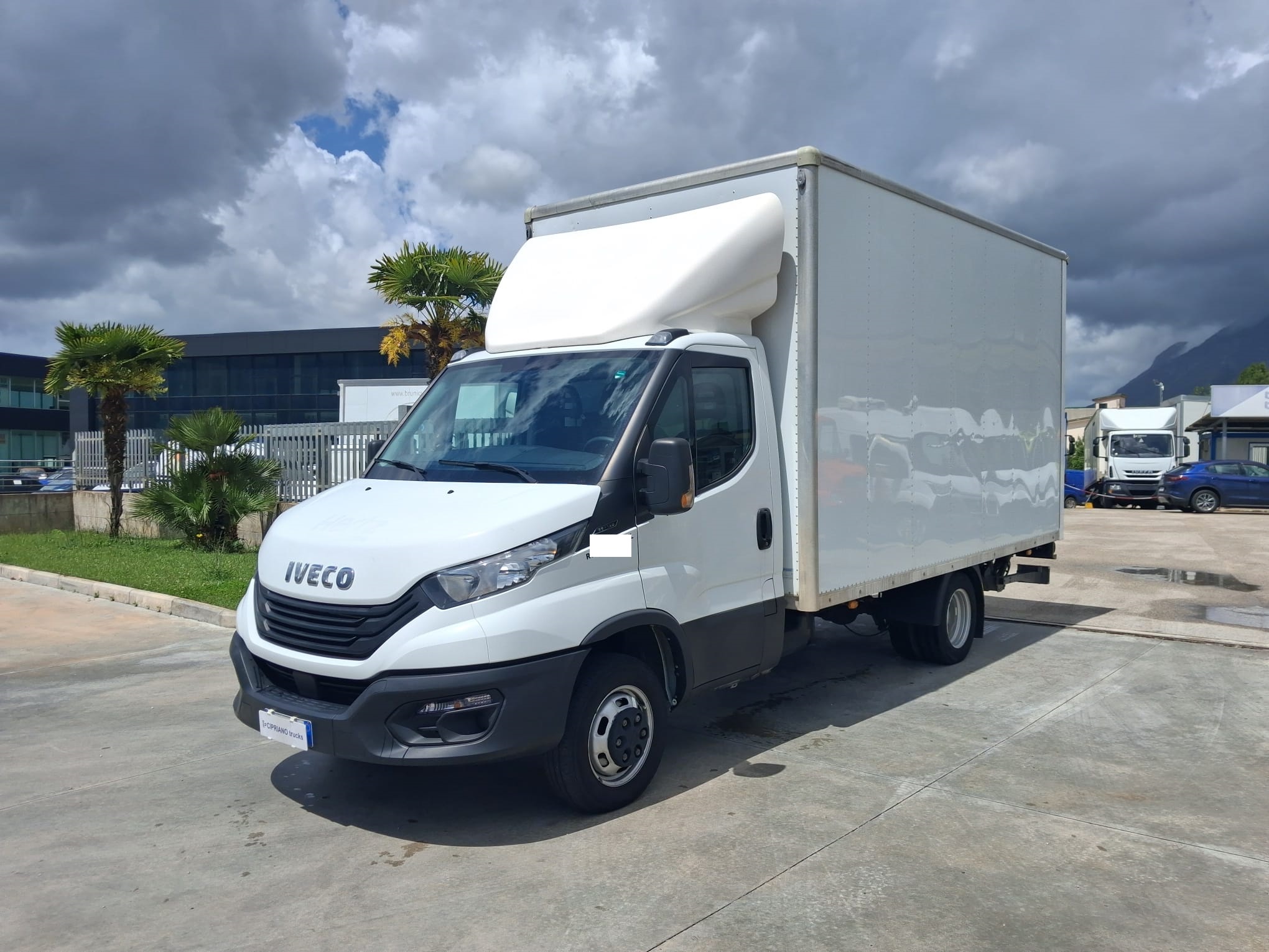 Iveco Daily Furgonato con Sponda KM: 93.254 - immagine 3