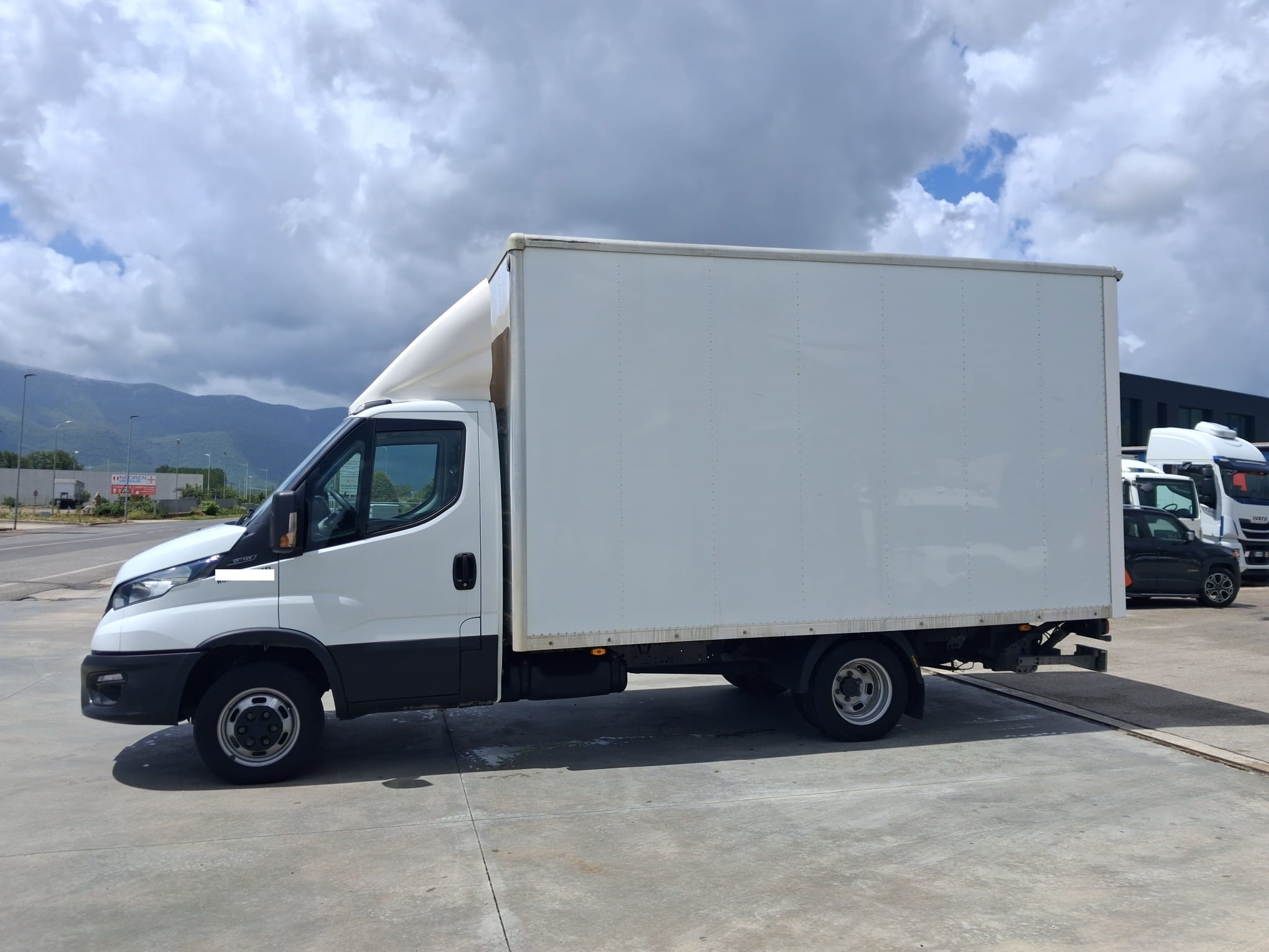 Iveco Daily Furgonato con Sponda KM: 93.254 - immagine 7