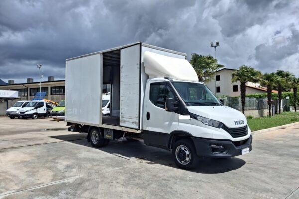 Iveco Daily Furgonato con Sponda KM: 93.254 - immagine 10
