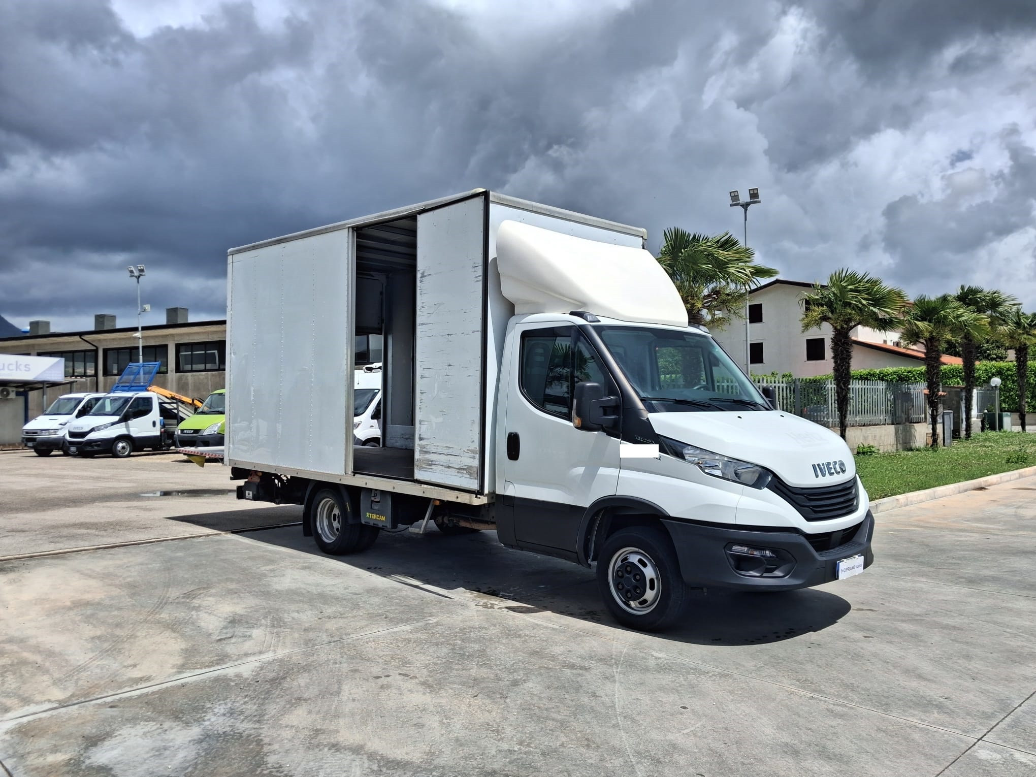 Iveco Daily Furgonato con Sponda KM: 93.254 - immagine 10