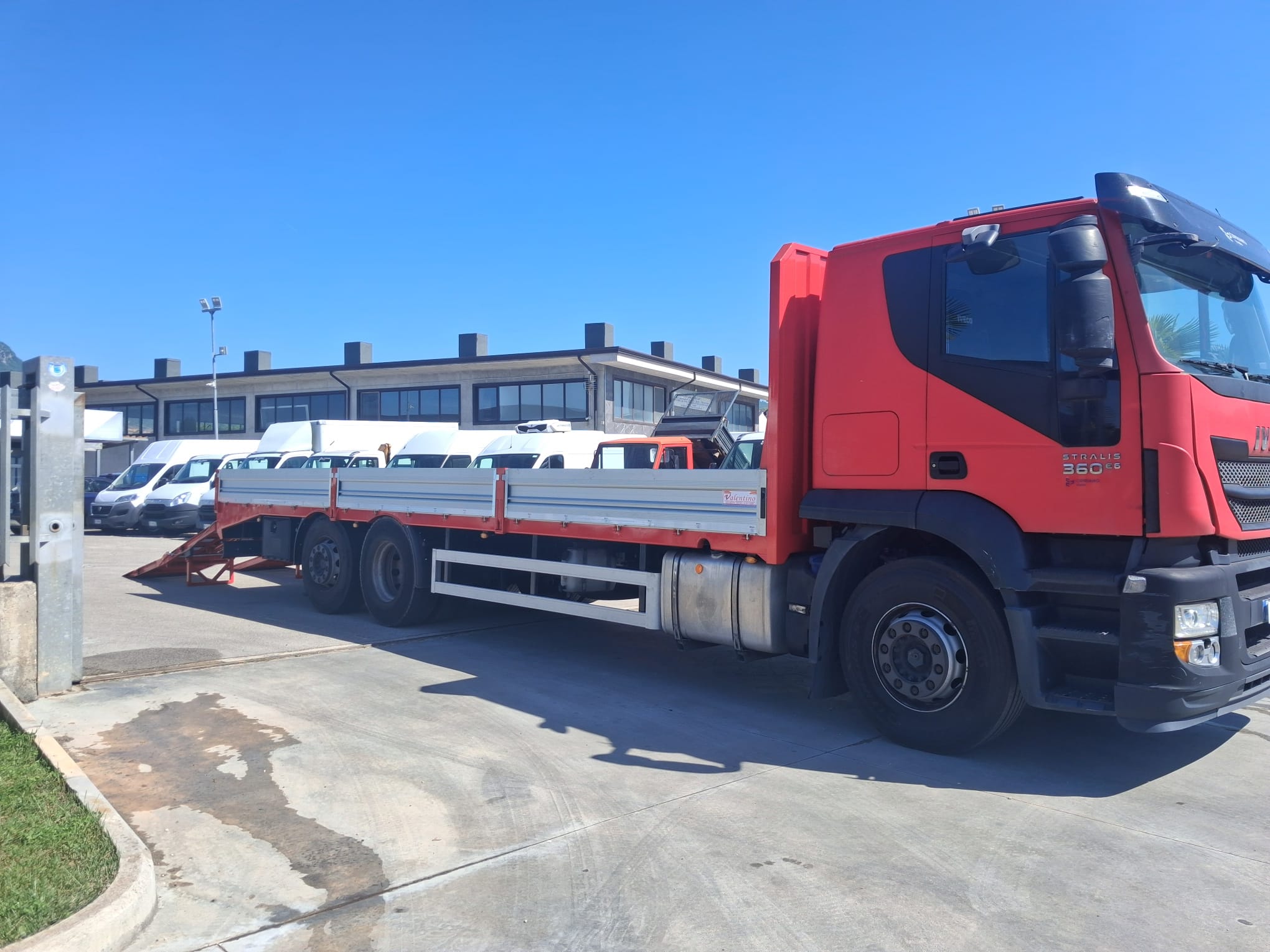 Iveco Stralis CABINA BASSA PIANALE CARRELLONE NUOVO - immagine 1