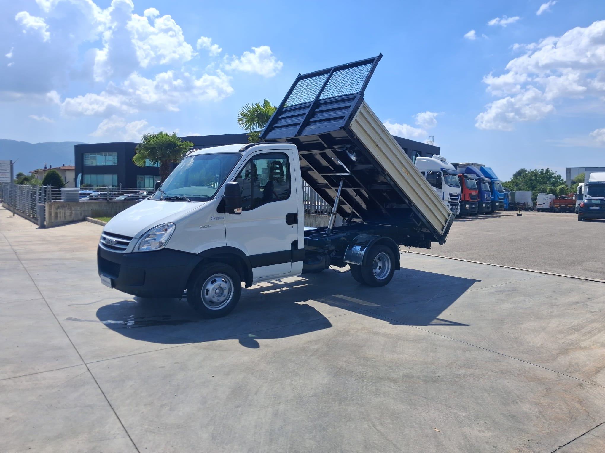 Iveco Daily RIBALTABILE TRILATERALE - immagine 12