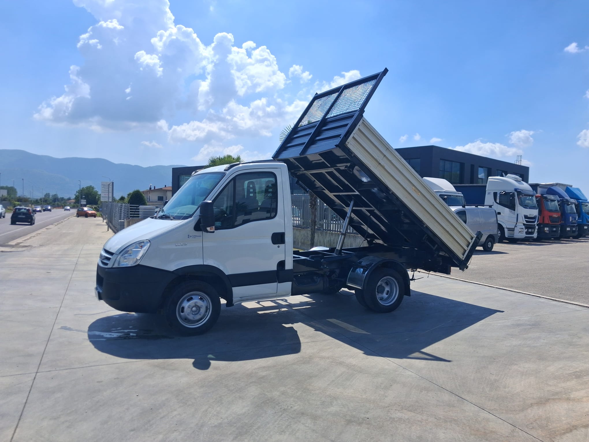 Iveco Daily RIBALTABILE TRILATERALE - immagine 14