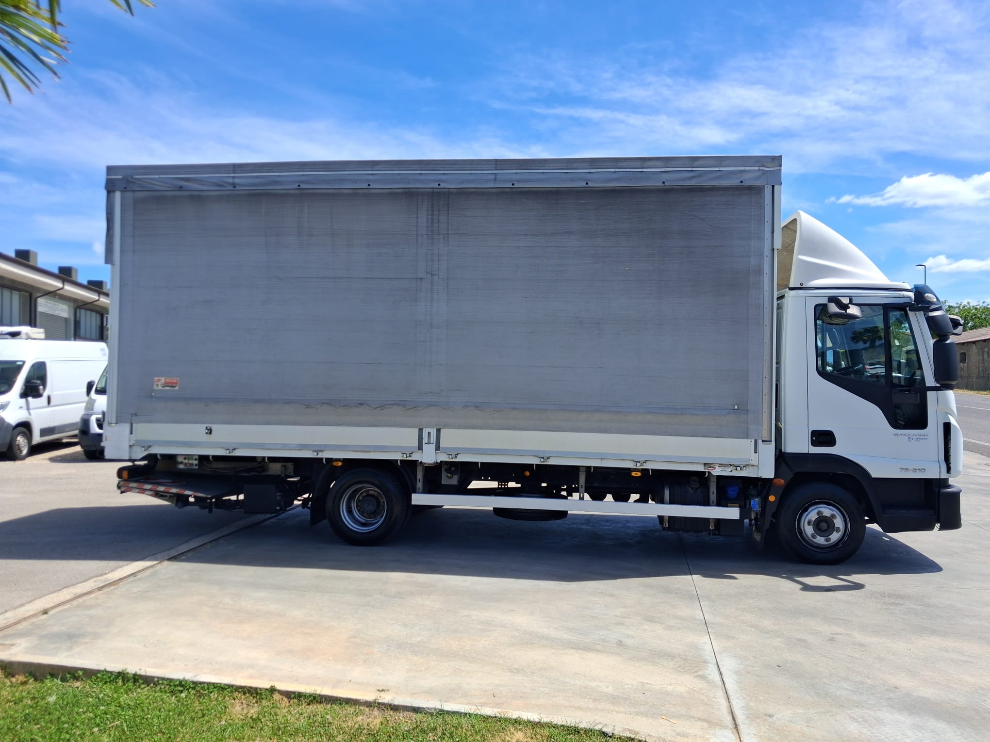 Iveco Eurocargo 75e21 CENTINA ALZA E ABBASSA CON SPONDA - immagine 3