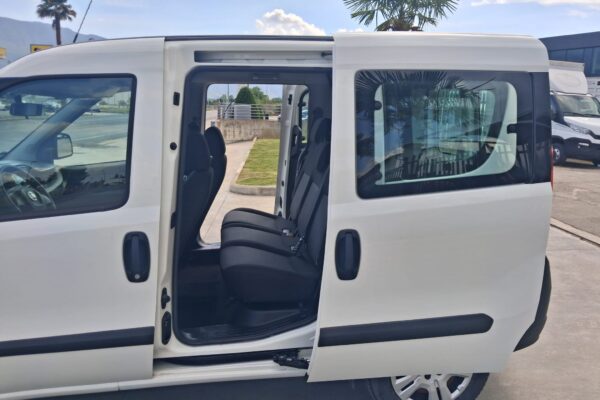 Fiat Doblò AUTOCARRO 5 POSTI PARI AL NUOVO - immagine 4