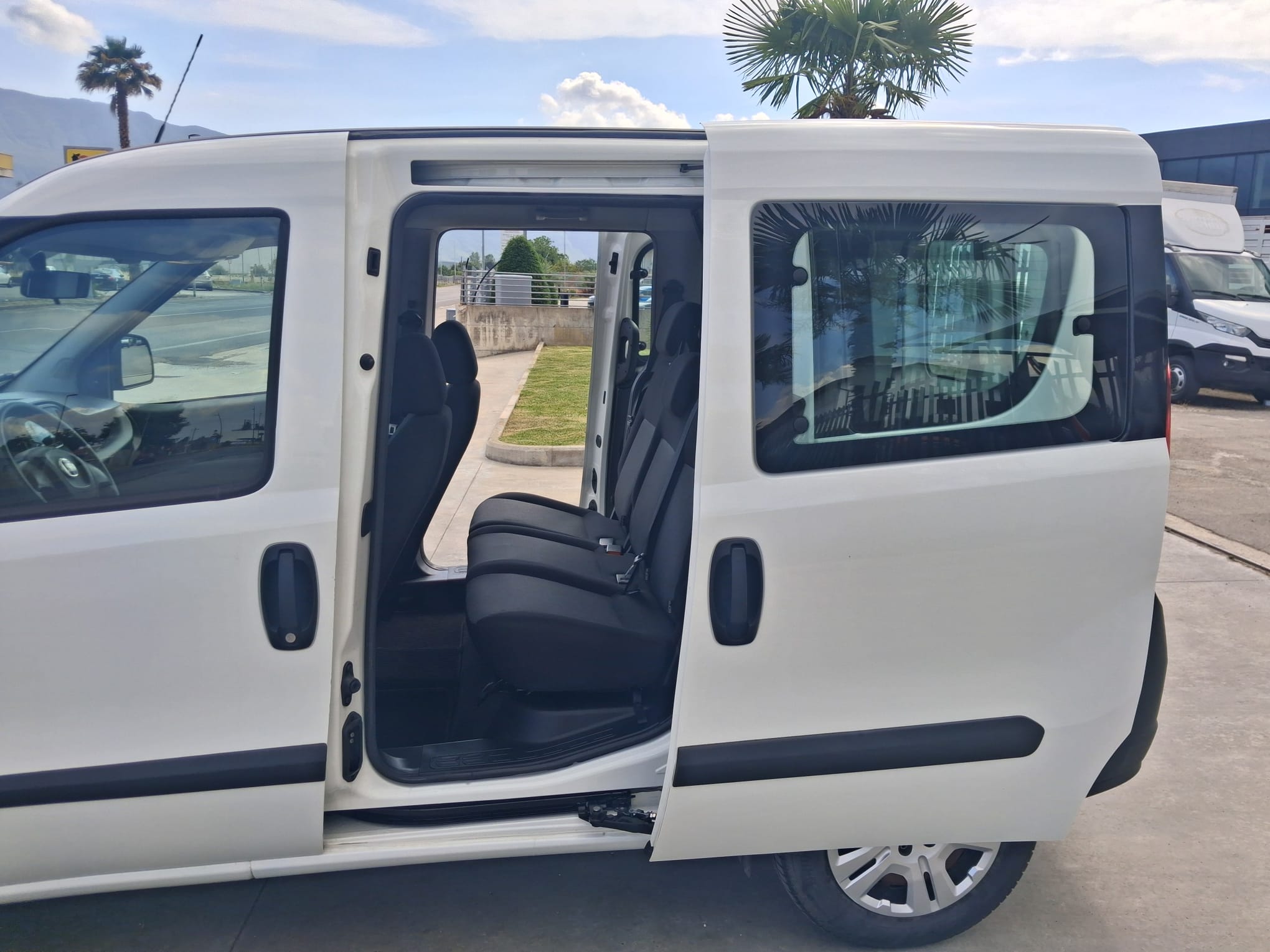 Fiat Doblò AUTOCARRO 5 POSTI PARI AL NUOVO - immagine 4