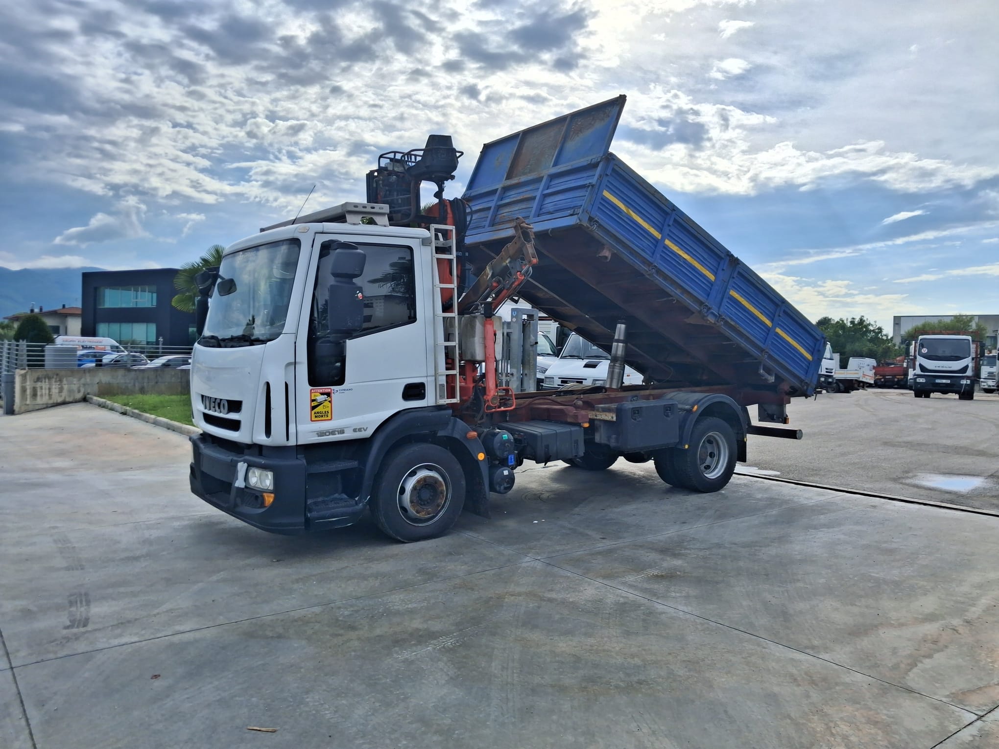 Iveco Eurocargo 120e18 RIBALTABILE E GRU CARICATRICE - immagine 13