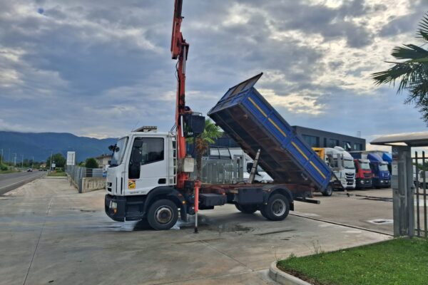 Iveco Eurocargo 120e18 RIBALTABILE E GRU CARICATRICE - immagine 14