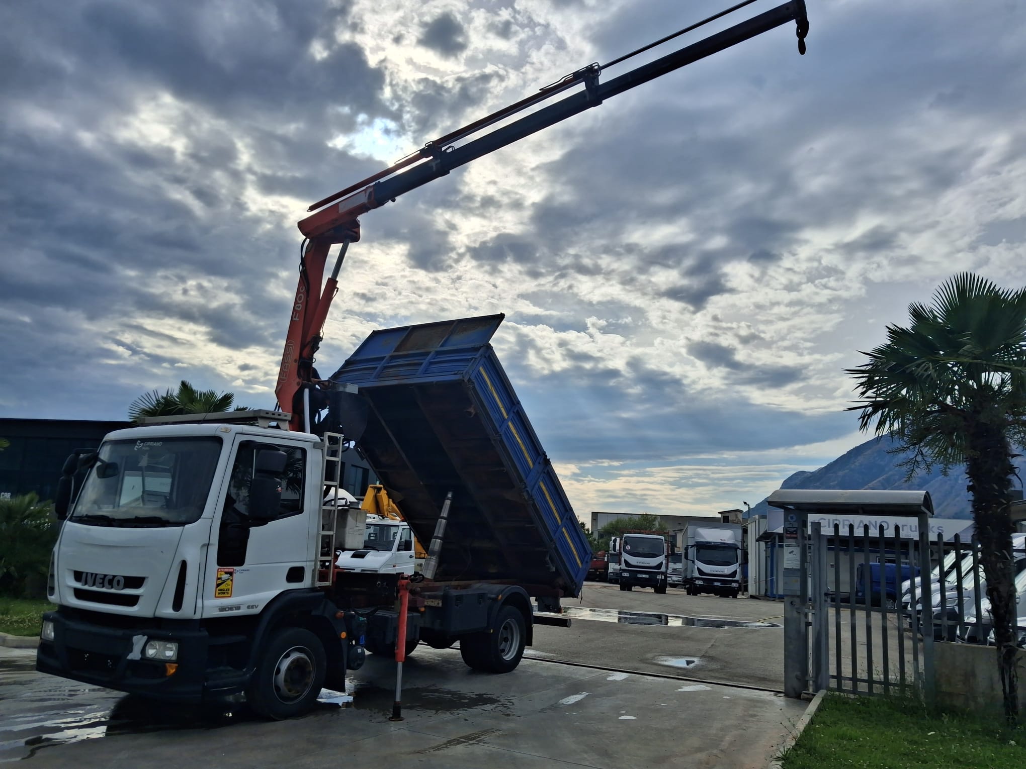 Iveco Eurocargo 120e18 RIBALTABILE E GRU CARICATRICE - immagine 18