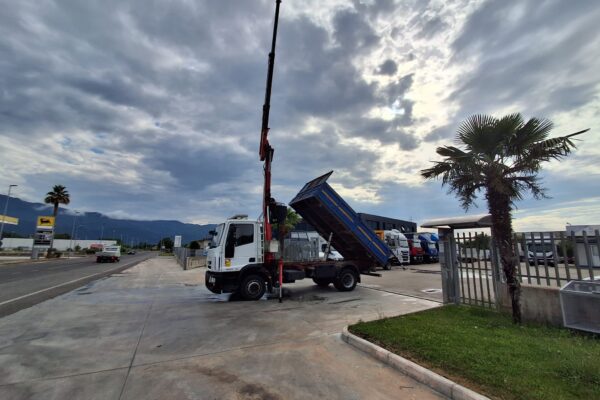 Iveco Eurocargo 120e18 RIBALTABILE E GRU CARICATRICE - immagine 19
