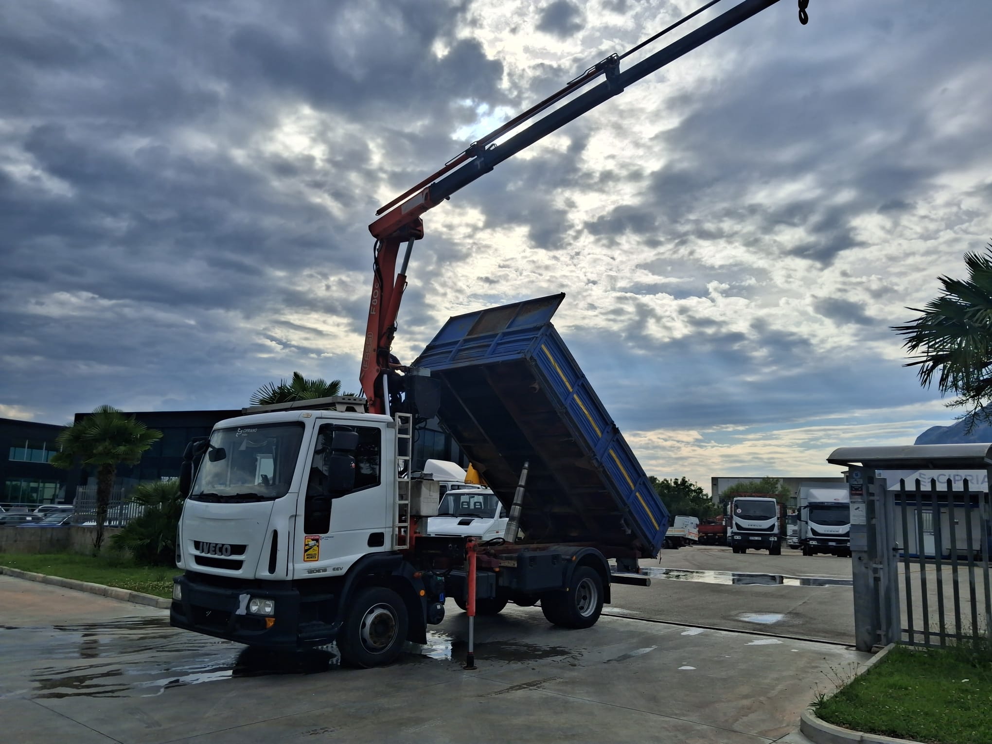 Iveco Eurocargo 120e18 RIBALTABILE E GRU CARICATRICE - immagine 20