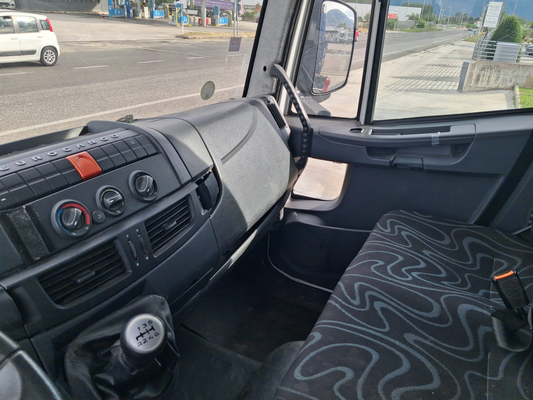 Iveco Eurocargo 120e18 RIBALTABILE E GRU CARICATRICE - immagine 29