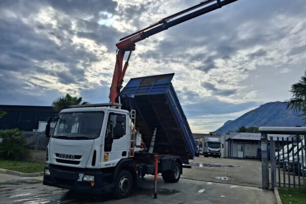 Iveco Eurocargo 120e18 RIBALTABILE E GRU CARICATRICE - immagine 30