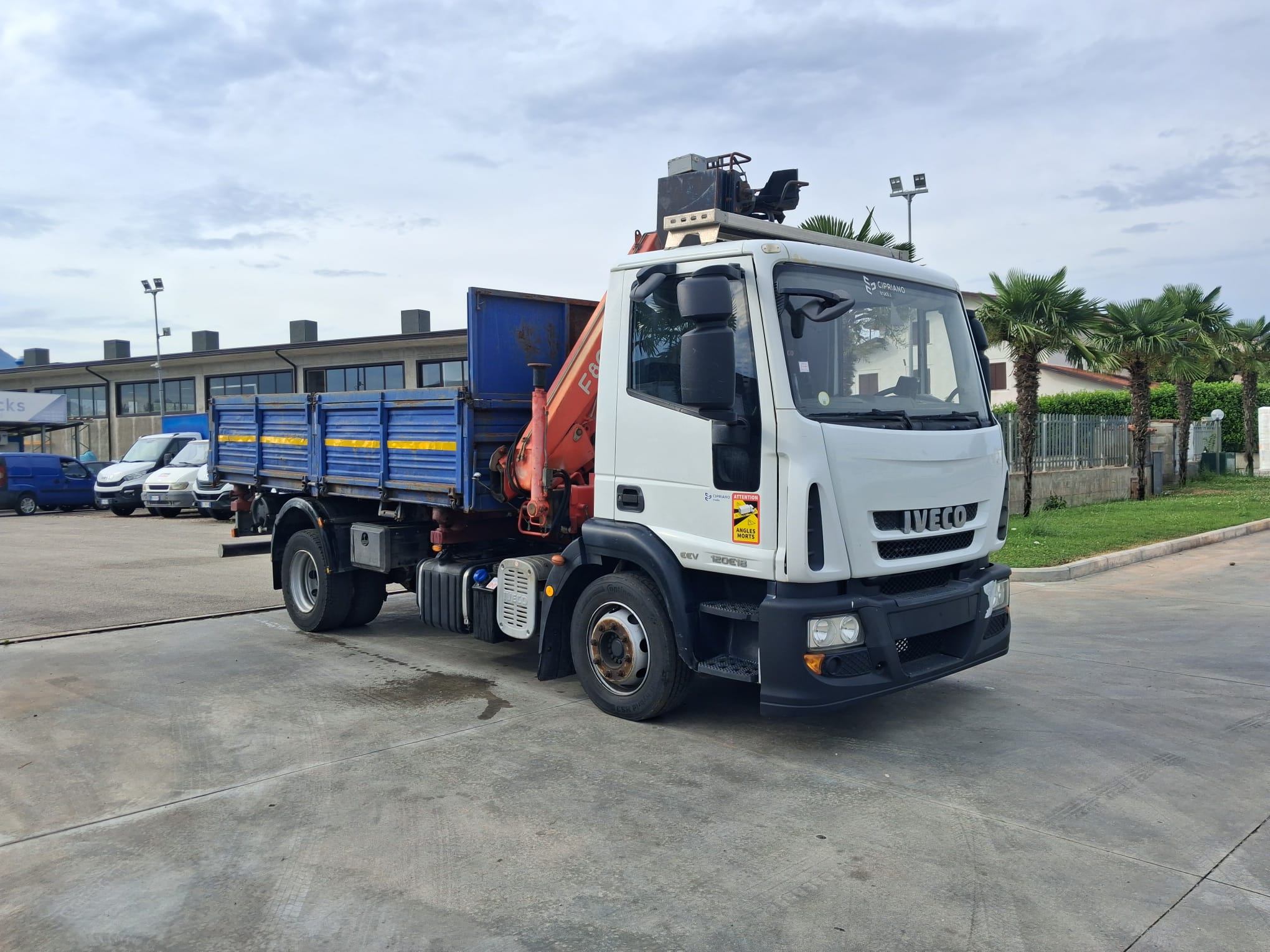 Iveco Eurocargo 120e18 RIBALTABILE E GRU CARICATRICE - immagine 4