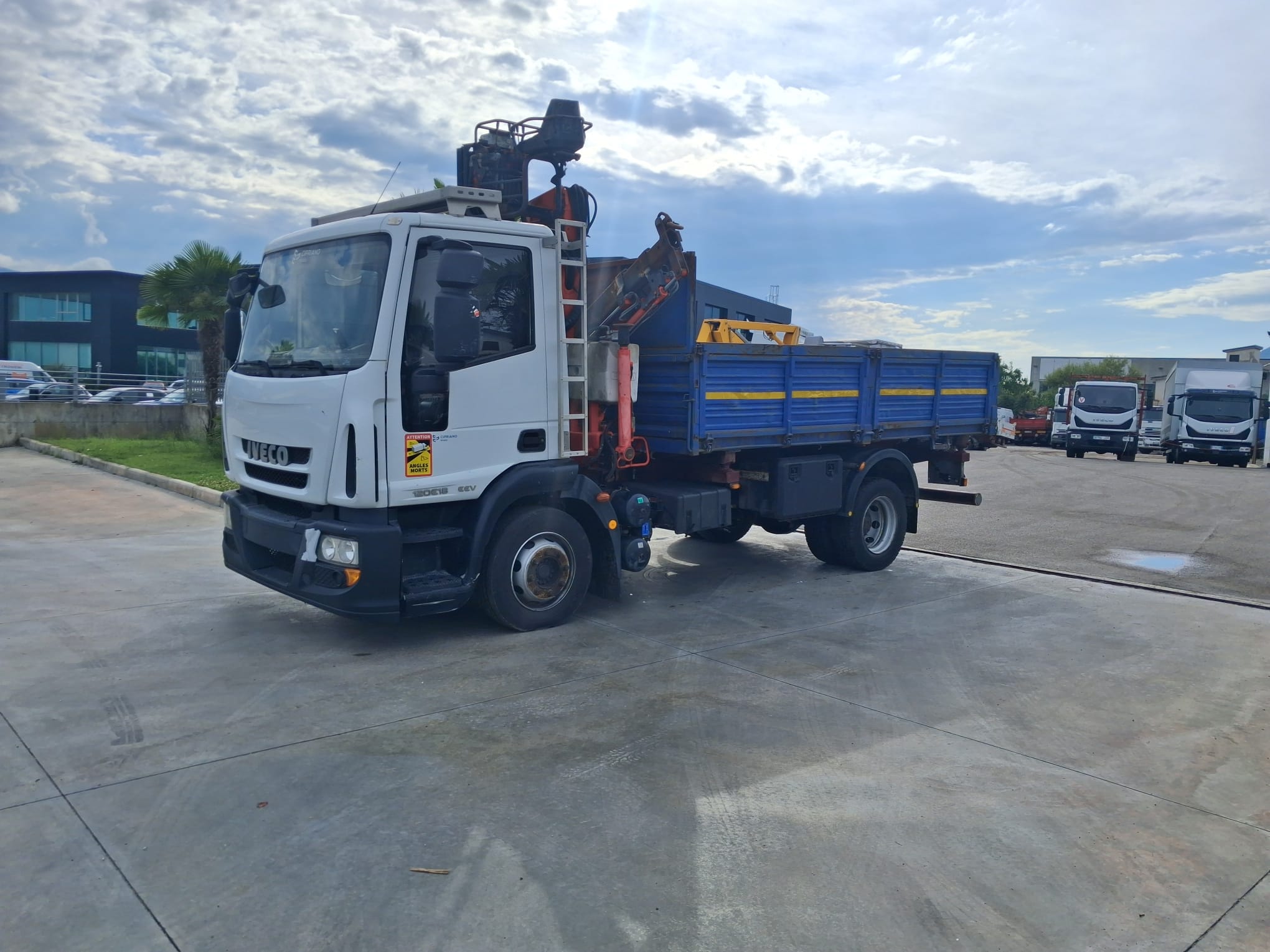 Iveco Eurocargo 120e18 RIBALTABILE E GRU CARICATRICE - immagine 5