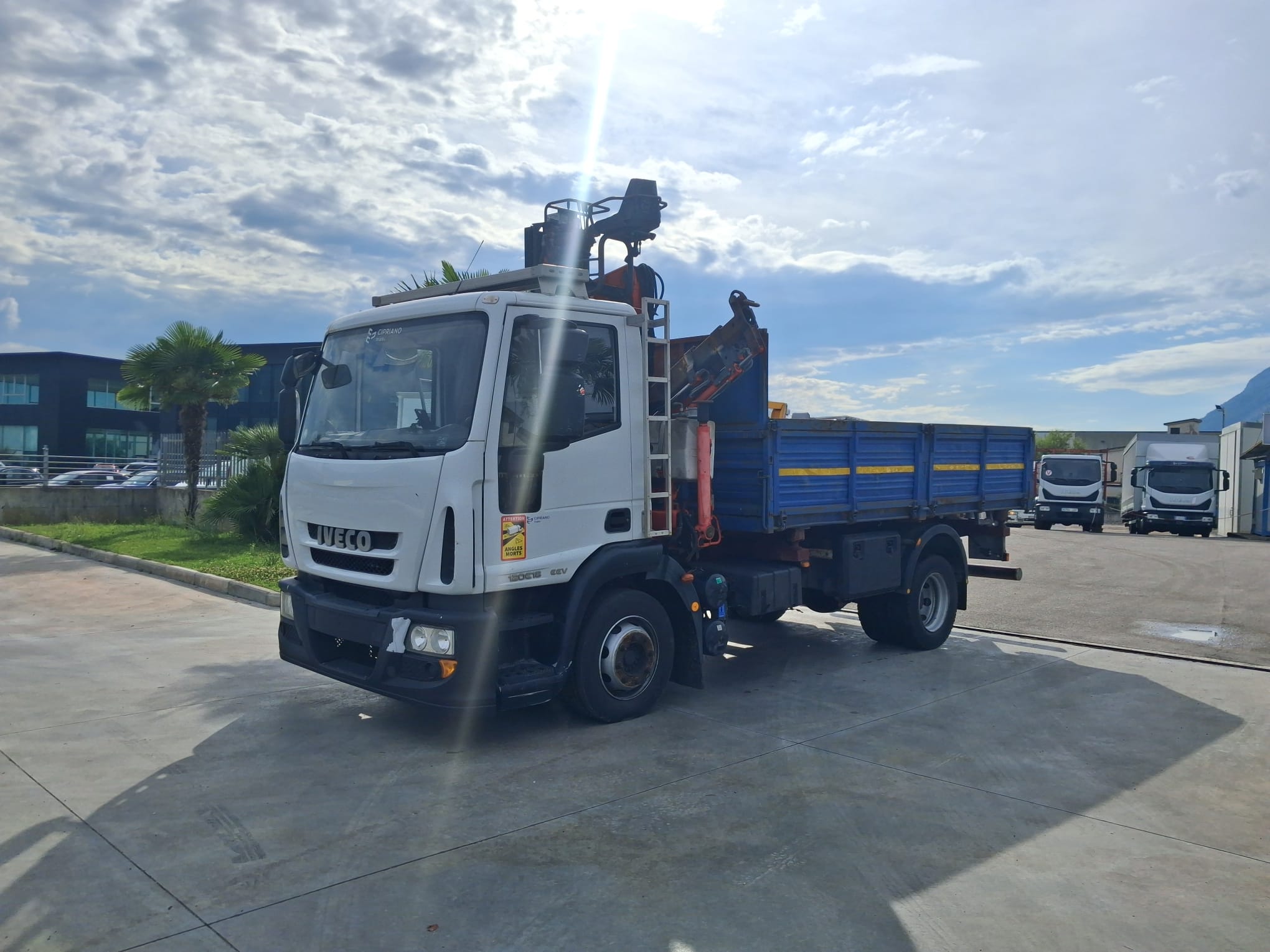 Iveco Eurocargo 120e18 RIBALTABILE E GRU CARICATRICE - immagine 6