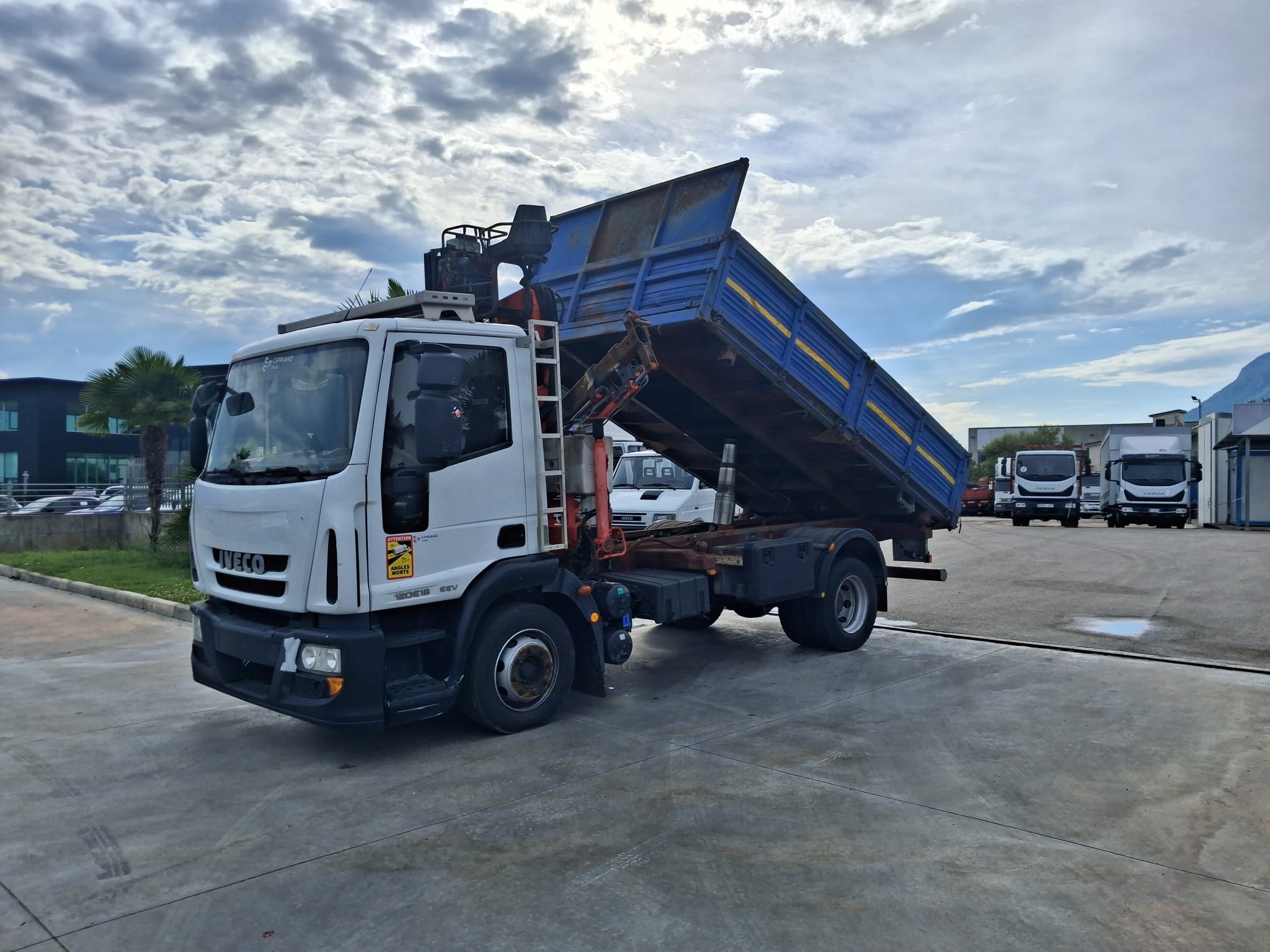 Iveco Eurocargo 120e18 RIBALTABILE E GRU CARICATRICE - immagine 8