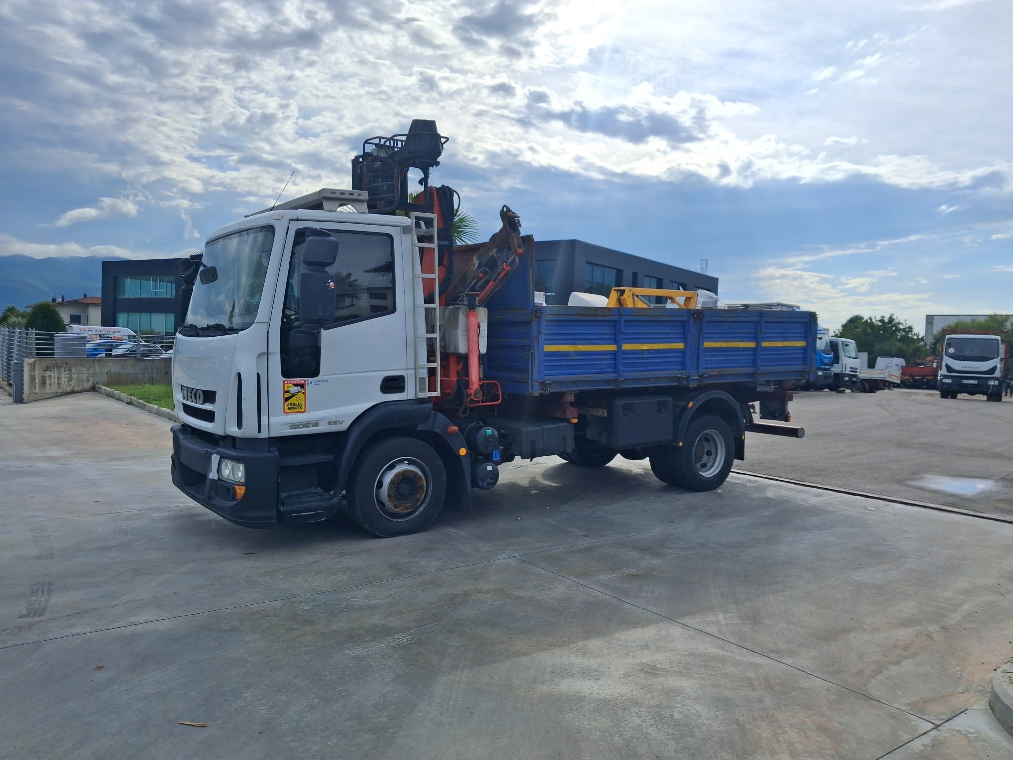 Iveco Eurocargo 120e18 RIBALTABILE E GRU CARICATRICE - immagine 10