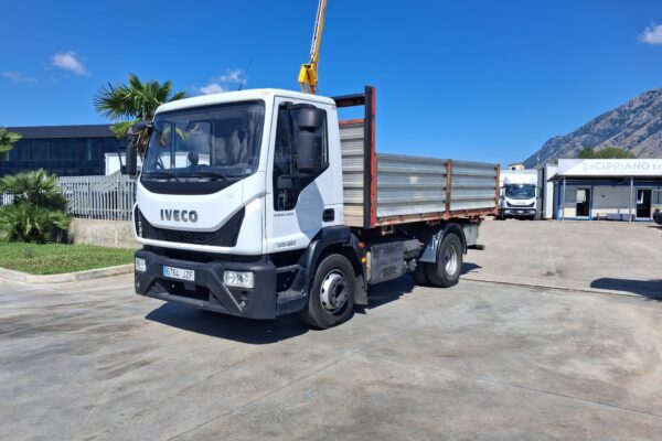 Iveco Eurocargo 140e22 RIBALTABILE CAMBIO 8 MARCE - immagine 2