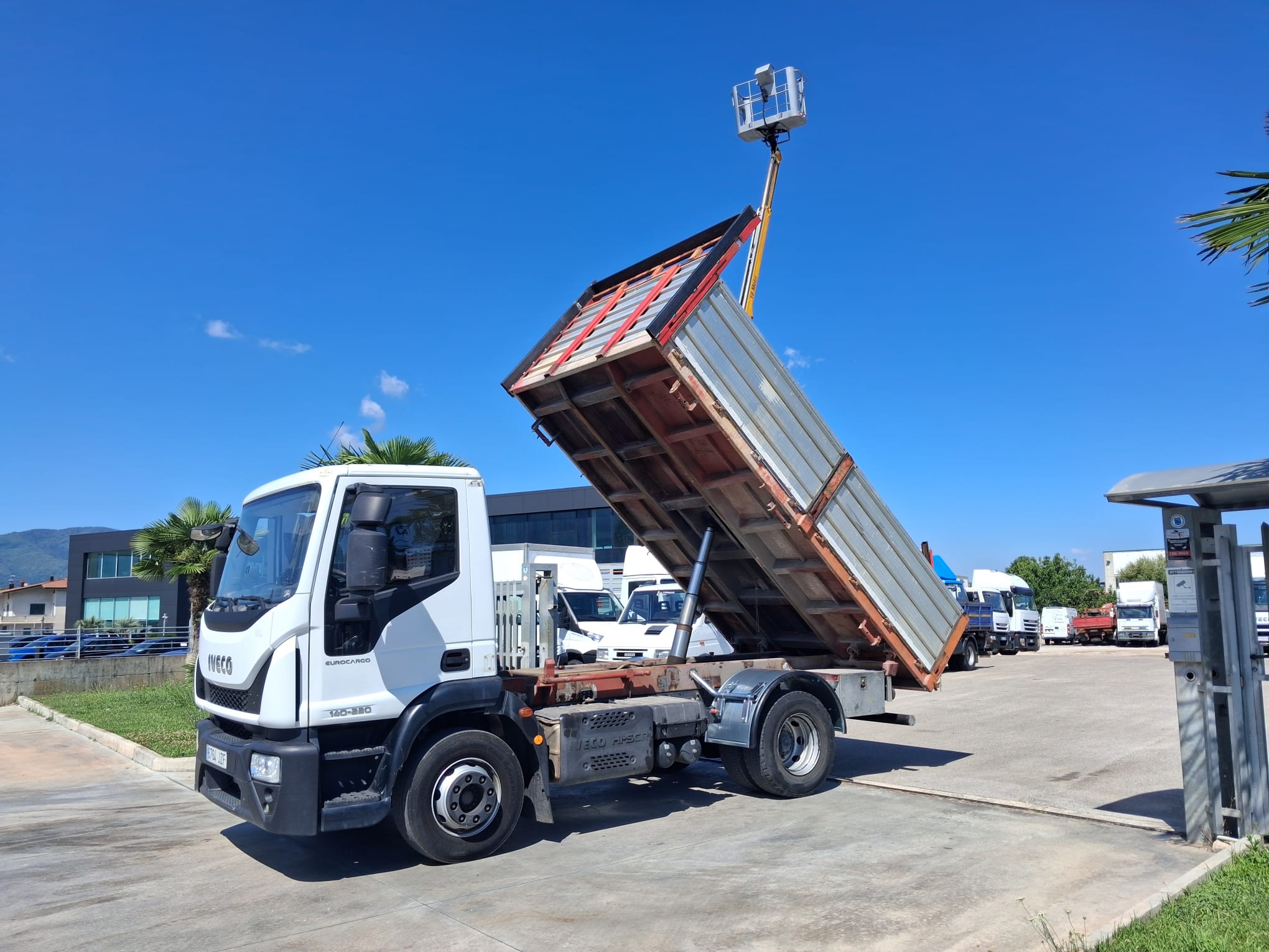 Iveco Eurocargo 140e22 RIBALTABILE CAMBIO 8 MARCE - immagine 11
