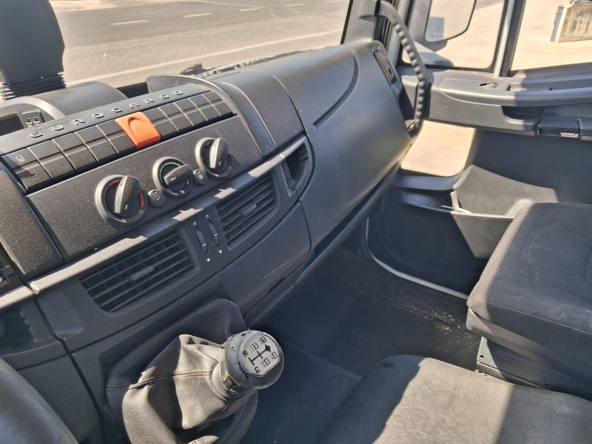 Iveco Eurocargo 140e22 RIBALTABILE CAMBIO 8 MARCE - immagine 14