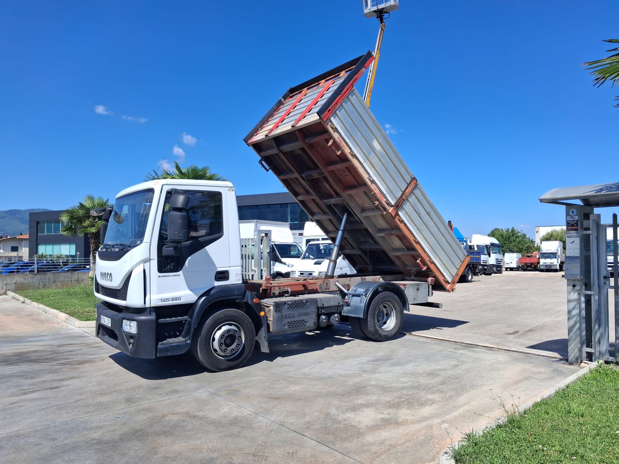 Iveco Eurocargo 140e22 RIBALTABILE CAMBIO 8 MARCE - immagine 17