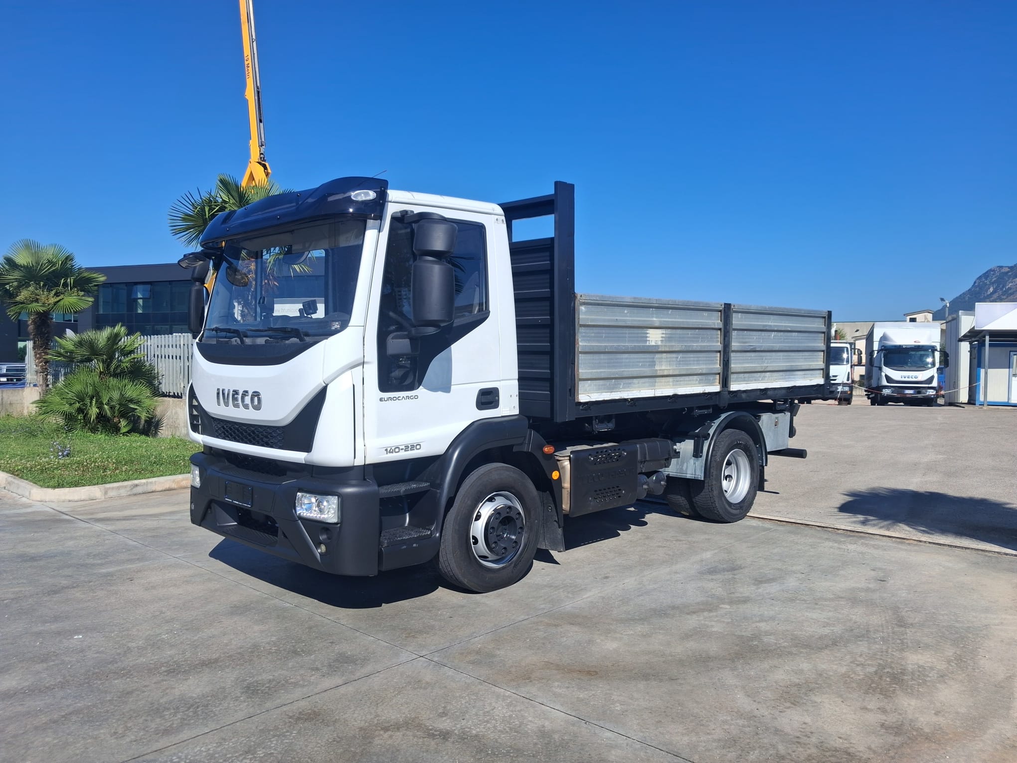 Iveco Eurocargo 140e22 RIBALTABILE CAMBIO 8 MARCE - immagine 2