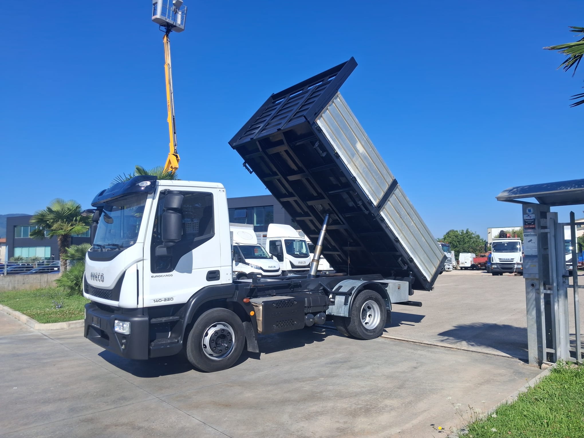 Iveco Eurocargo 140e22 RIBALTABILE CAMBIO 8 MARCE - immagine 11