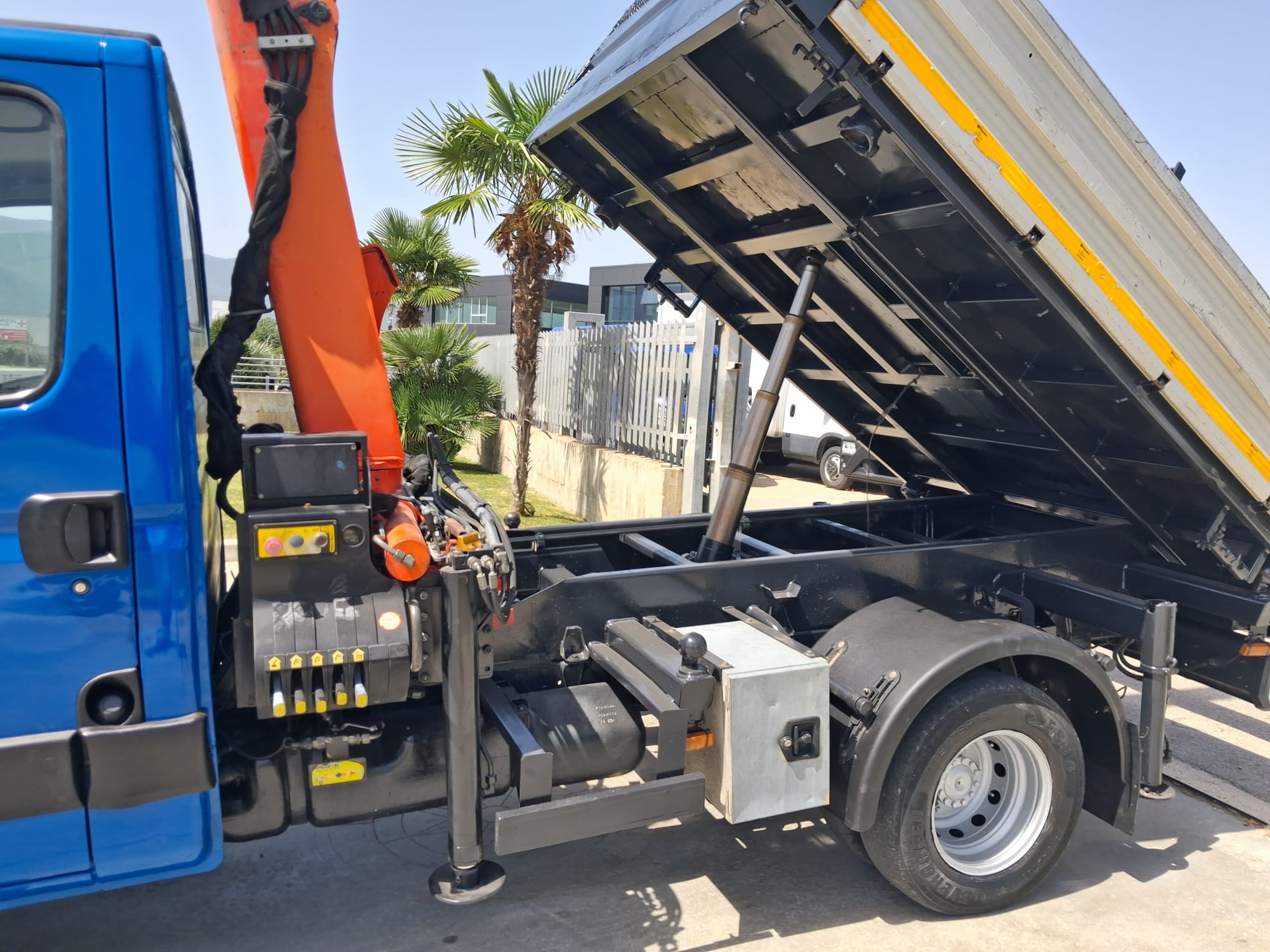 Iveco Daily 65c18 RIBALTABILE E GRU PALFINGER - immagine 12