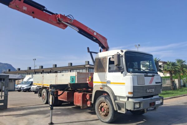 IVECO 190.26 CASSONE E GRU FASSI F210 - immagine 2