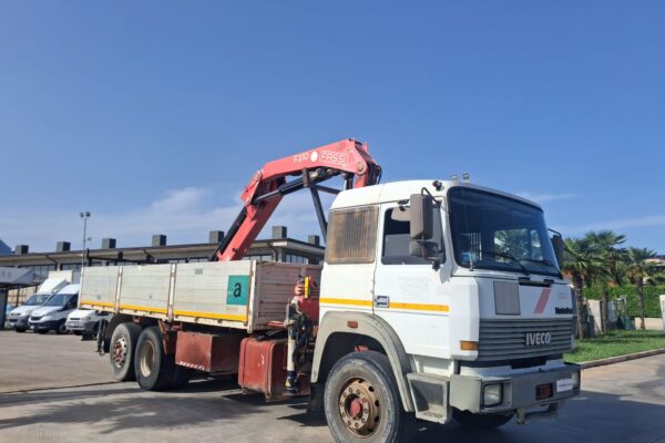 IVECO 190.26 CASSONE E GRU FASSI F210 - immagine 11