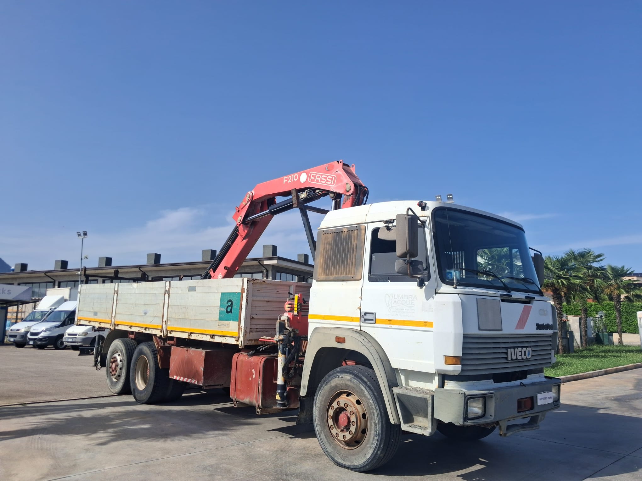 IVECO 190.26 CASSONE E GRU FASSI F210 - immagine 11