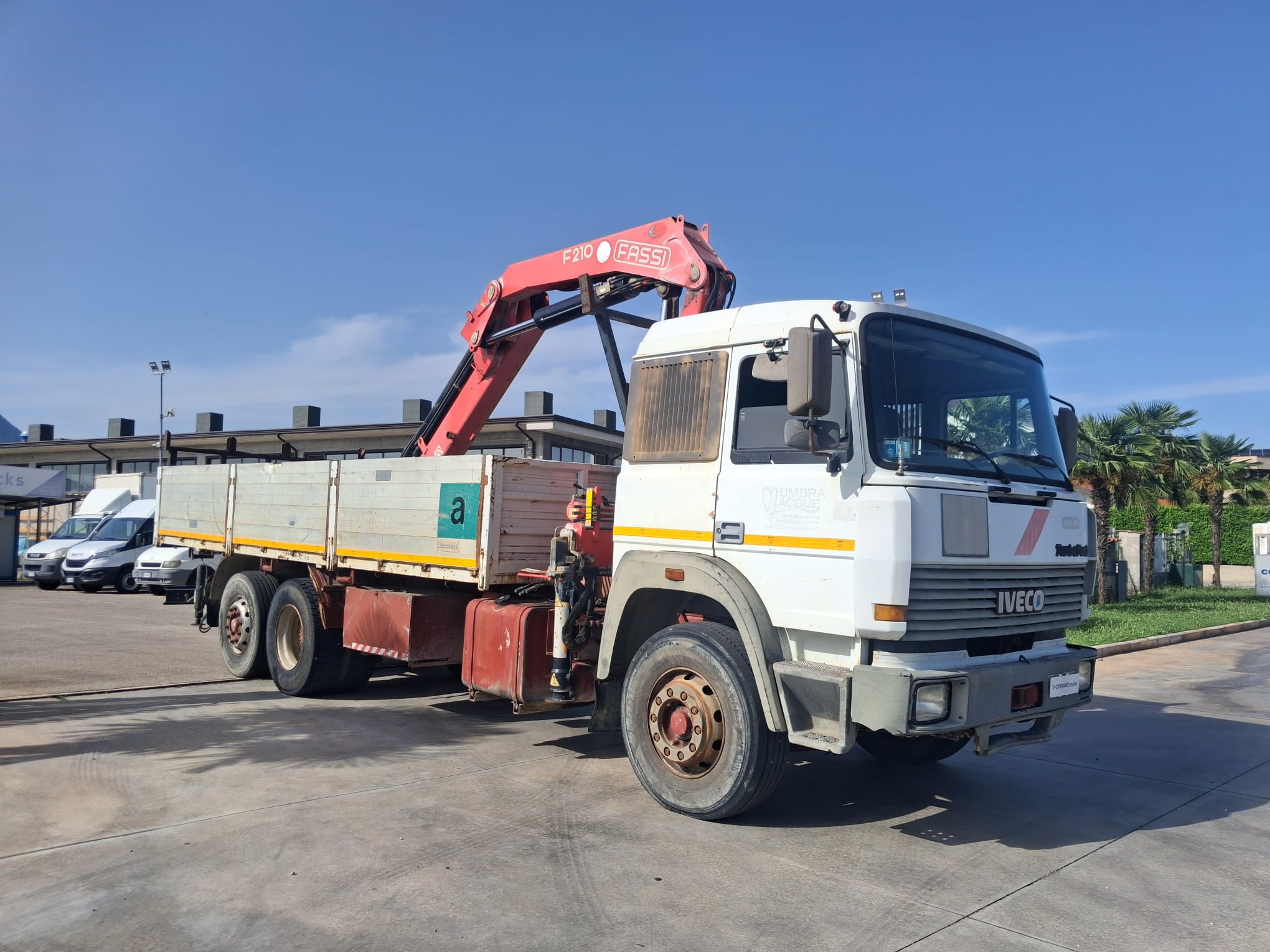 IVECO 190.26 CASSONE E GRU FASSI F210 - immagine 12