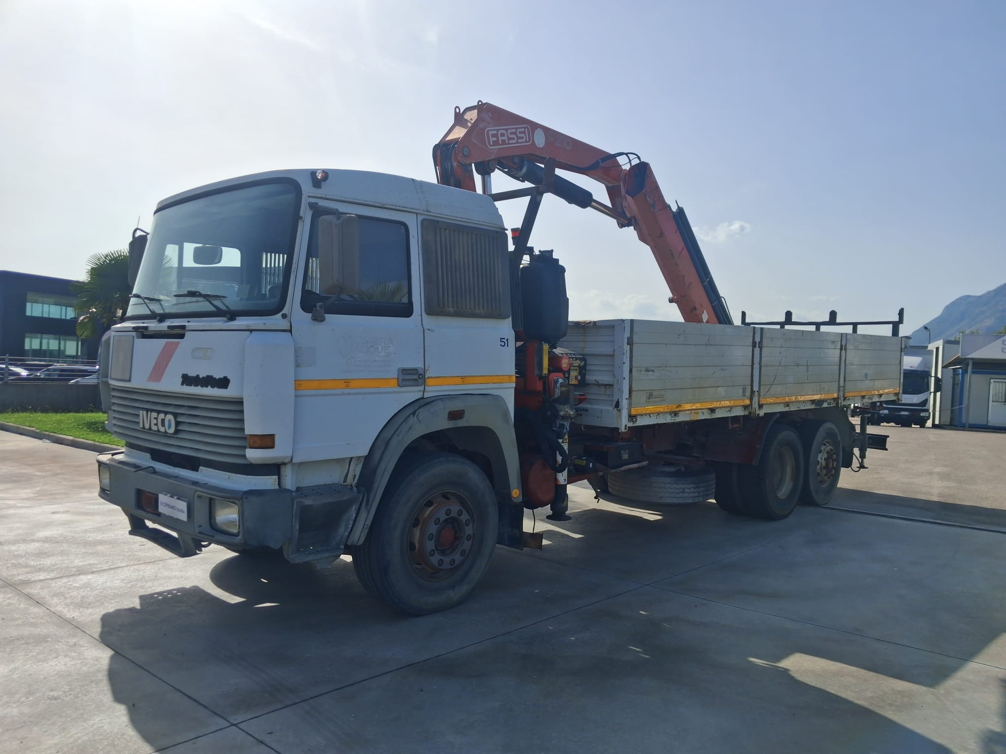 IVECO 190.26 CASSONE E GRU FASSI F210 - immagine 14