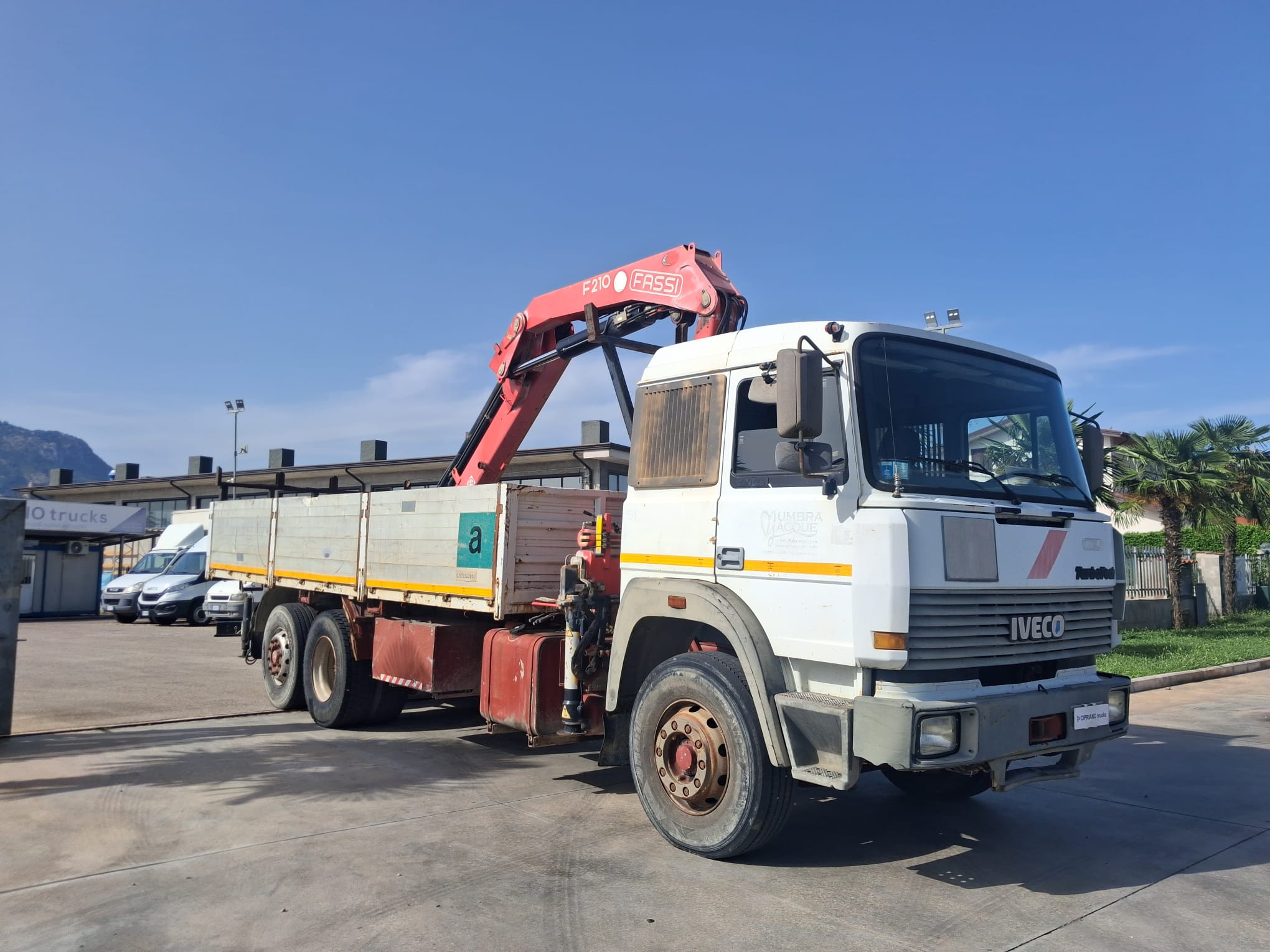 IVECO 190.26 CASSONE E GRU FASSI F210 - immagine 15