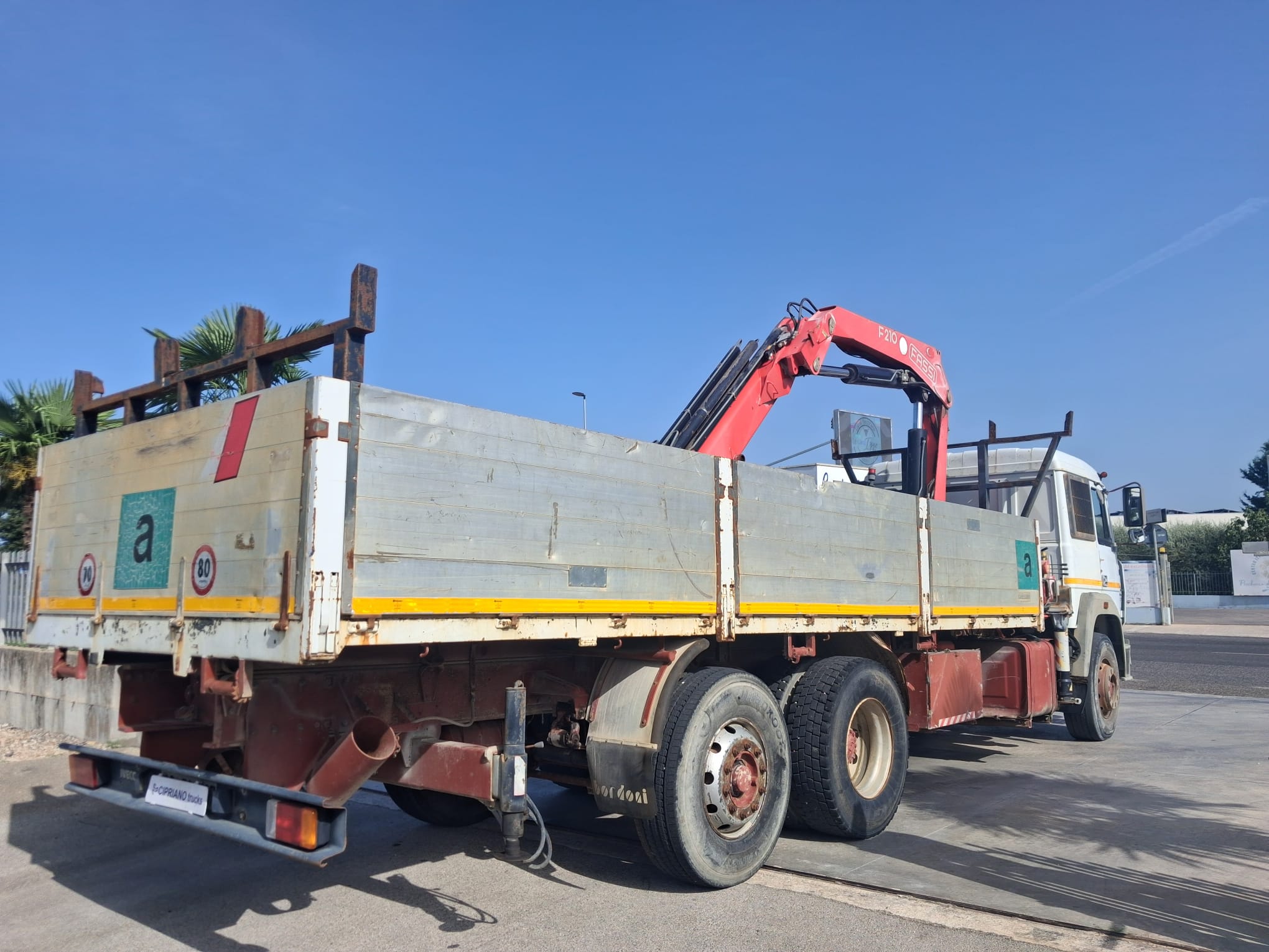 IVECO 190.26 CASSONE E GRU FASSI F210 - immagine 16