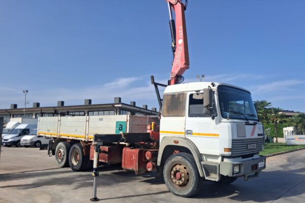 IVECO 190.26 CASSONE E GRU FASSI F210 - immagine 17