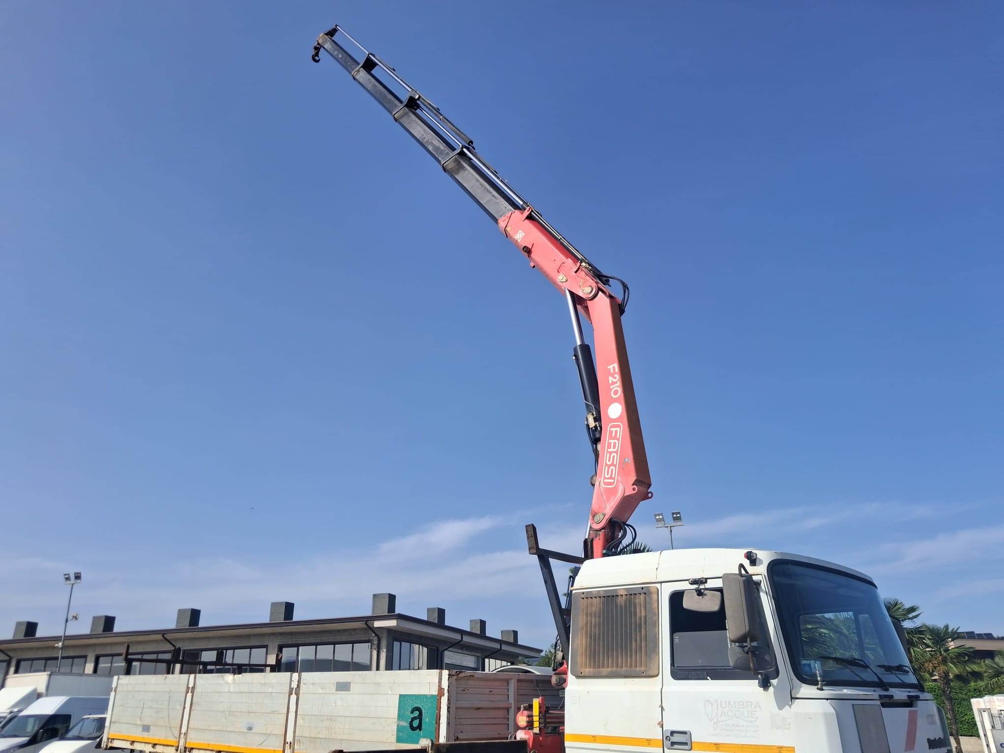 IVECO 190.26 CASSONE E GRU FASSI F210 - immagine 20