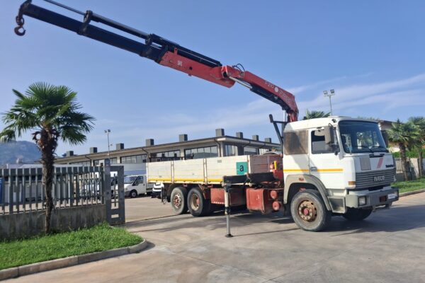 IVECO 190.26 CASSONE E GRU FASSI F210 - immagine 3