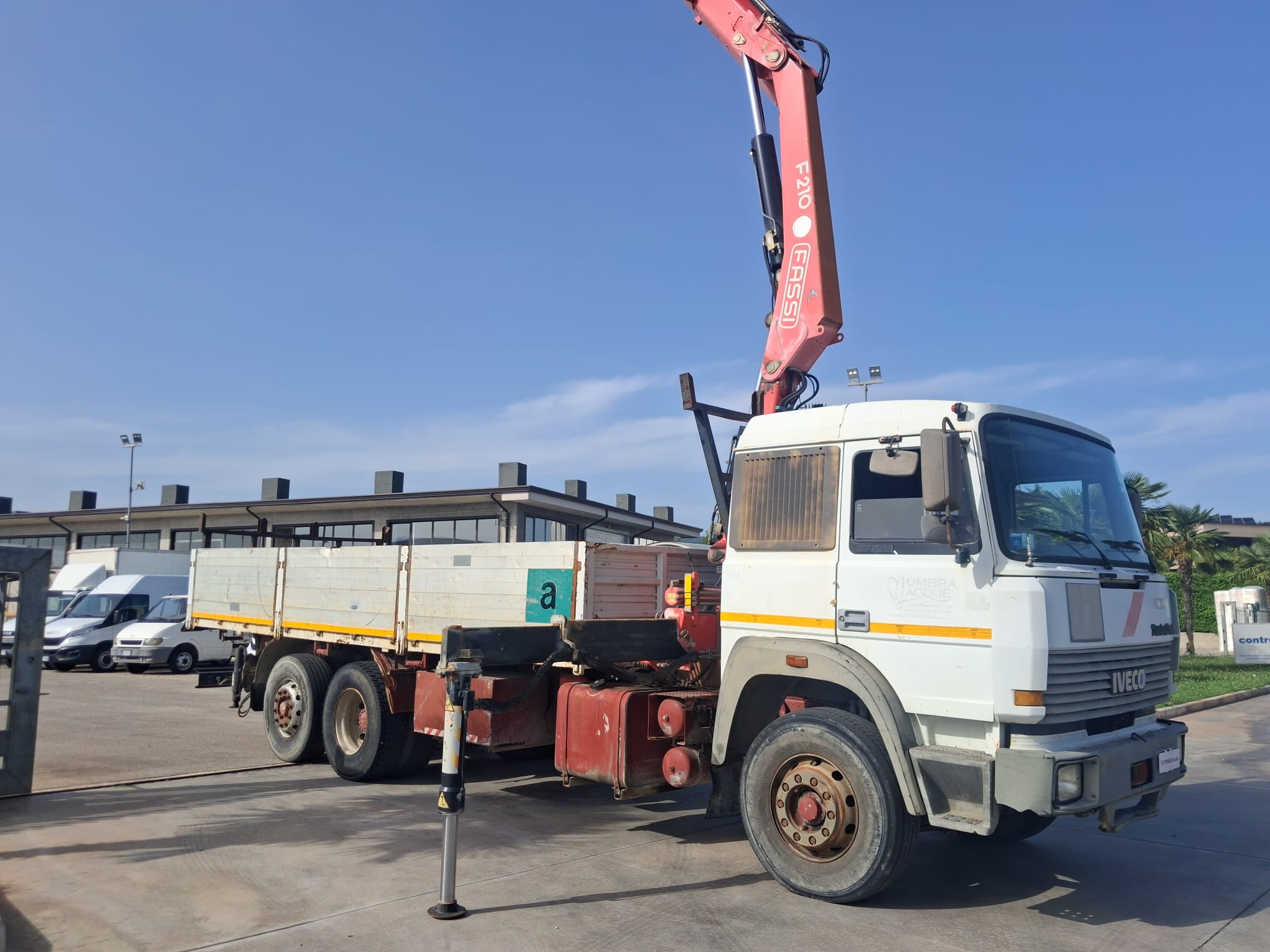 IVECO 190.26 CASSONE E GRU FASSI F210 - immagine 22