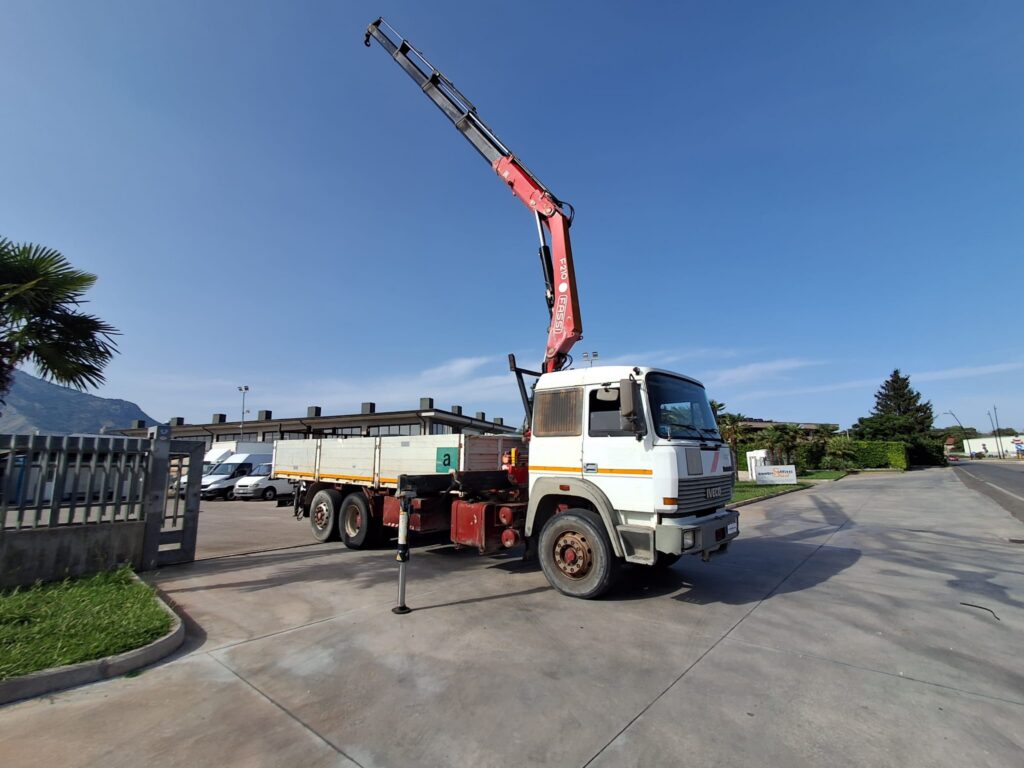 IVECO 190.26 CASSONE E GRU FASSI F210