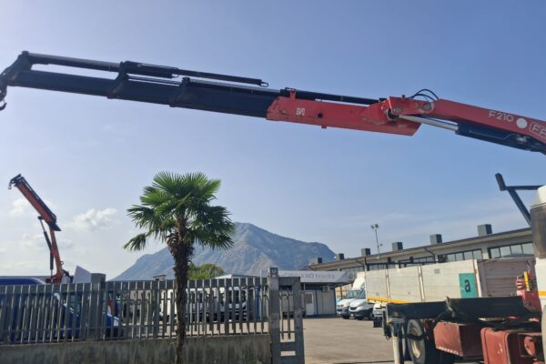 IVECO 190.26 CASSONE E GRU FASSI F210 - immagine 25