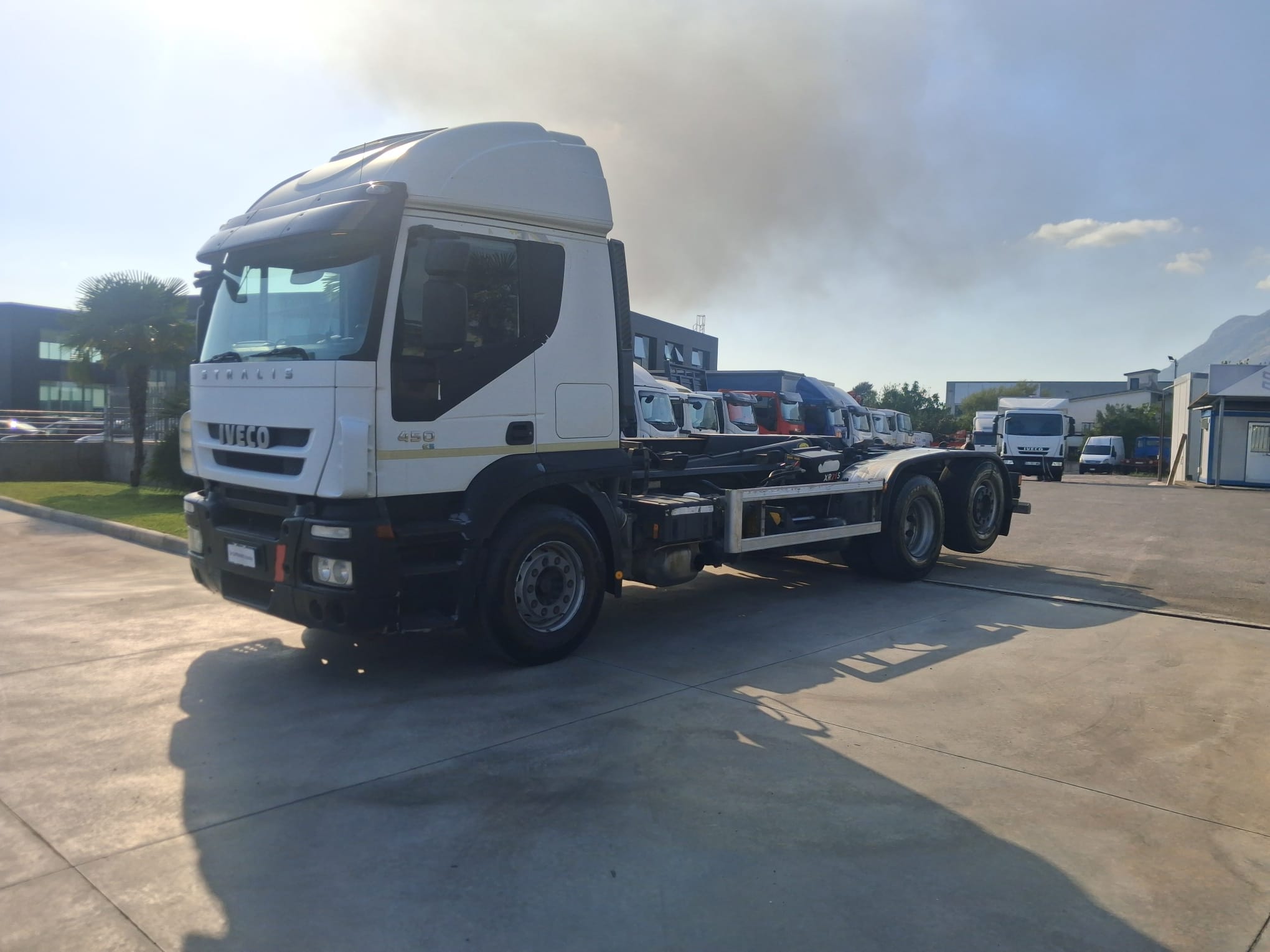 Iveco Stralis 450 SCARRABILE CABINA BASSA - immagine 2
